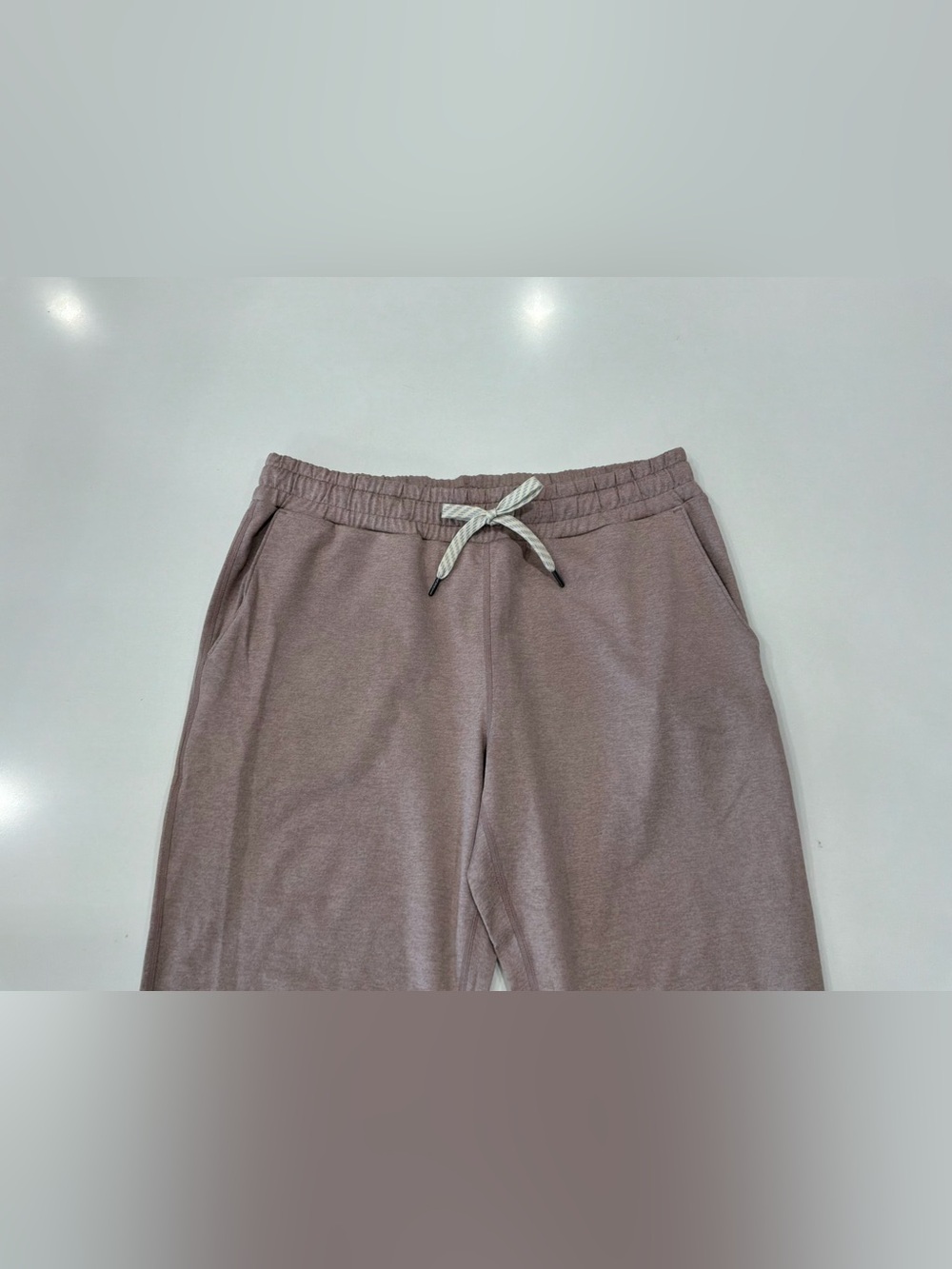 NWOT Vuori Performance Jogger Women’s Small S Heathered Mauve Pink Drawstring - Picture 6 of 6